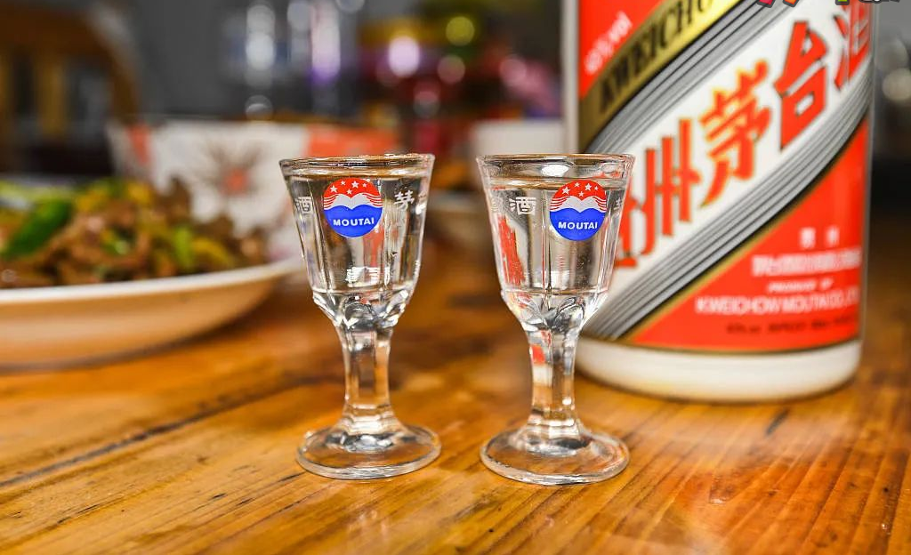 Rượu Mao Đài thường được dùng trong các bữa tiệc lớn 