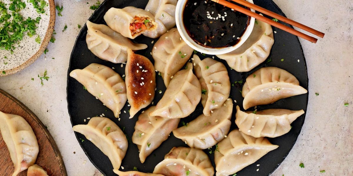 Học cách làm món bánh sủi cảo đặc trưng của ẩm thực Trung Hoa
