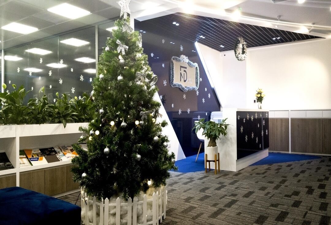 ý tưởng trang trí Noel văn phòng rực rỡ mùa Giáng sinh