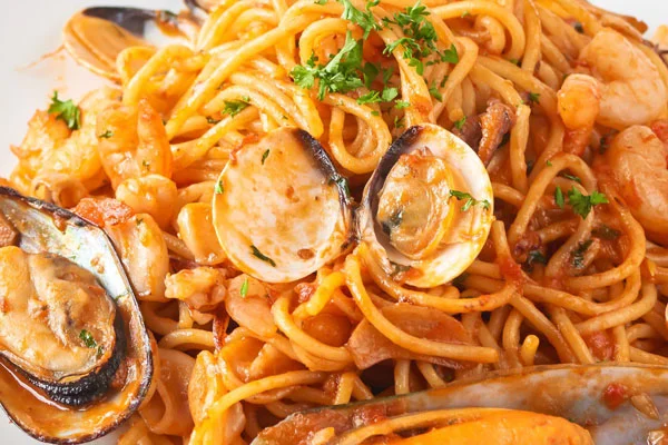 Cách làm món mỳ Ý sốt nấm hải sản