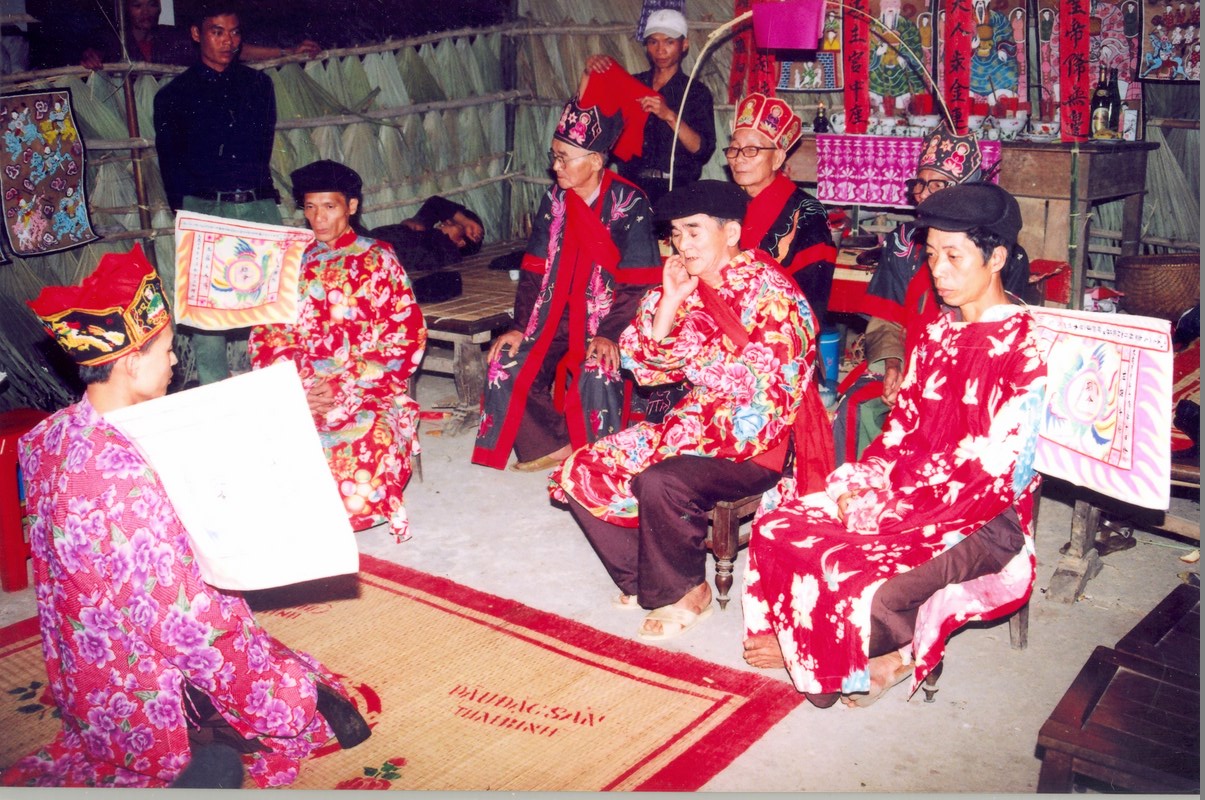 Tìm hiểu văn hóa tín ngưỡng độc đáo của bộ tộc Sán Dìu tại huyện Vân Đồn